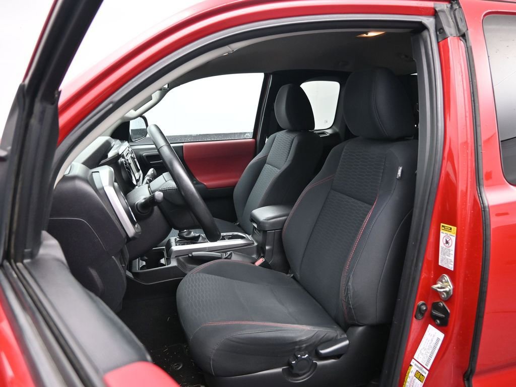 Used 2016 Toyota Tacoma SR5 w/ SR5 Appearance Package (SN) AWD/4WD image 15