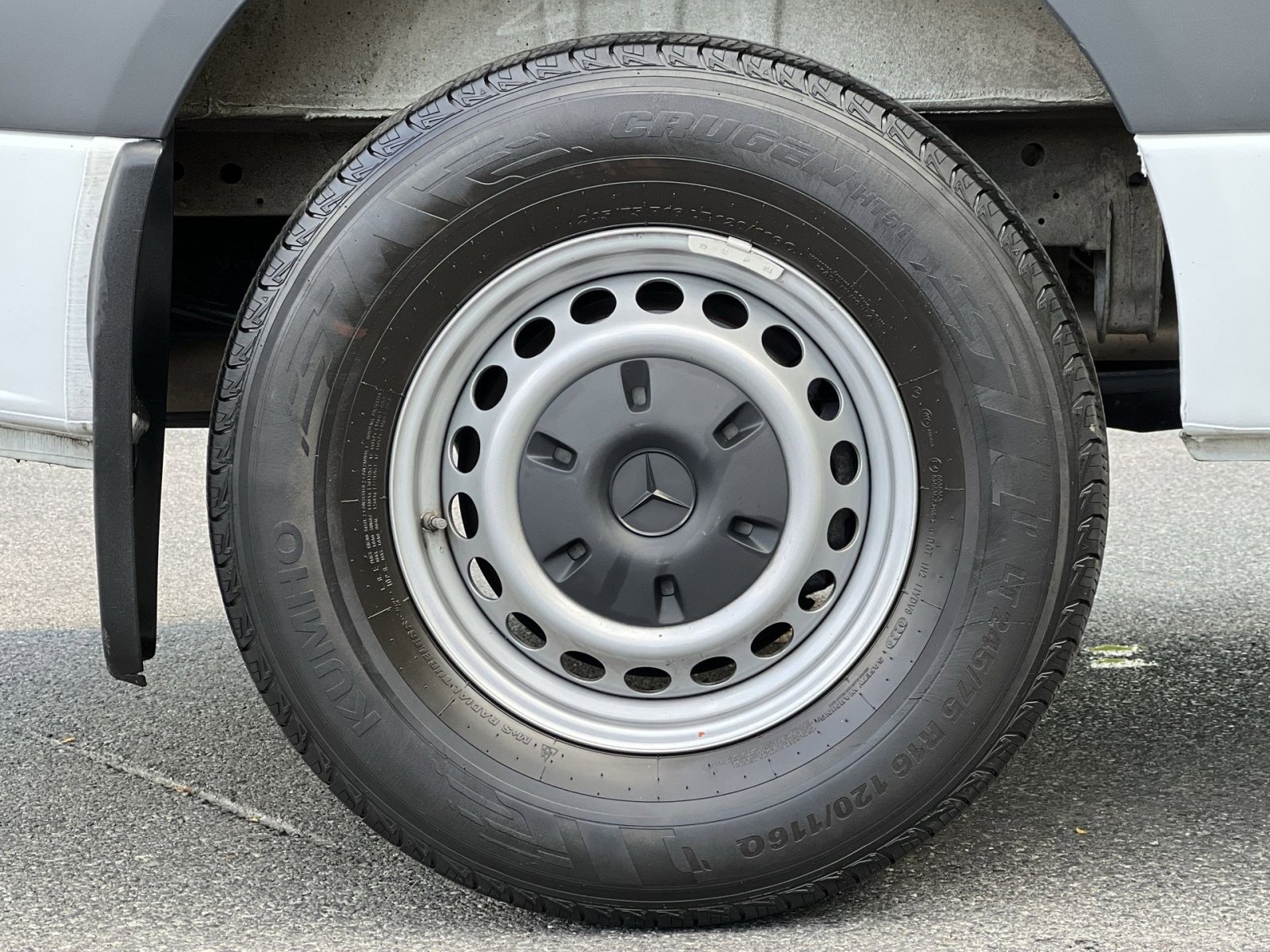 Used 2025 Mercedes-Benz Sprinter 2500 image 10