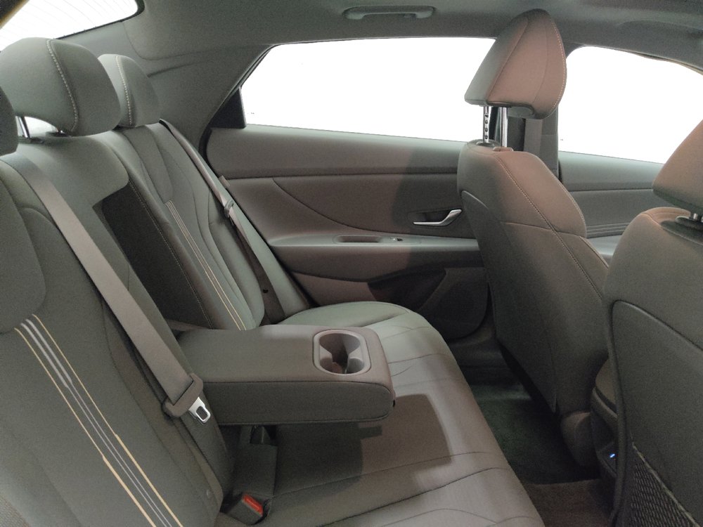Used 2025 Hyundai Elantra SEL FWD image 19