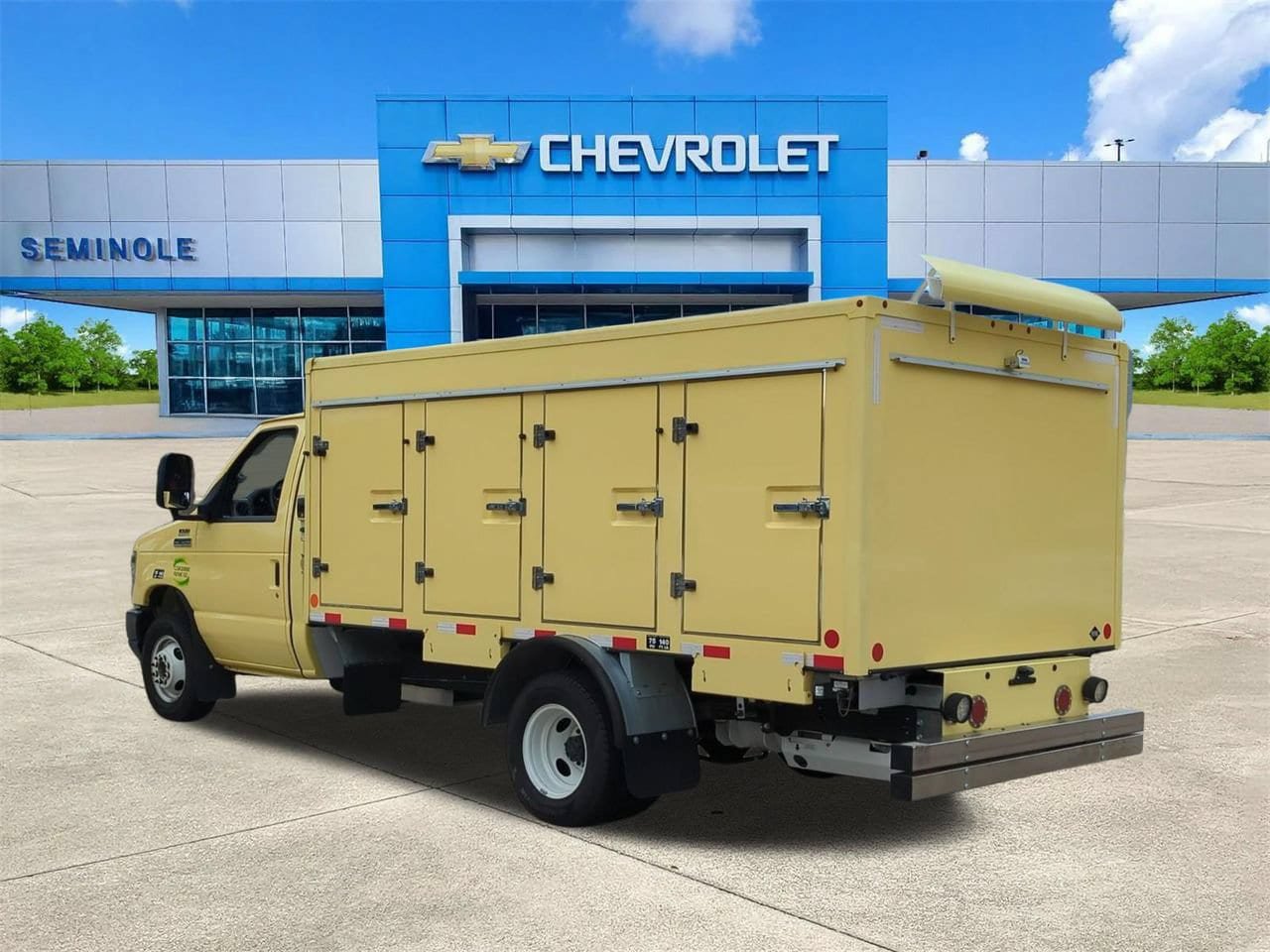 Used 2022 Ford E-450 and Econoline 450 Super Duty RWD image 3