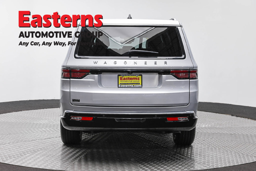 Used 2024 Jeep Wagoneer L Series II w/ Flexible Seating Group AWD/4WD image 8