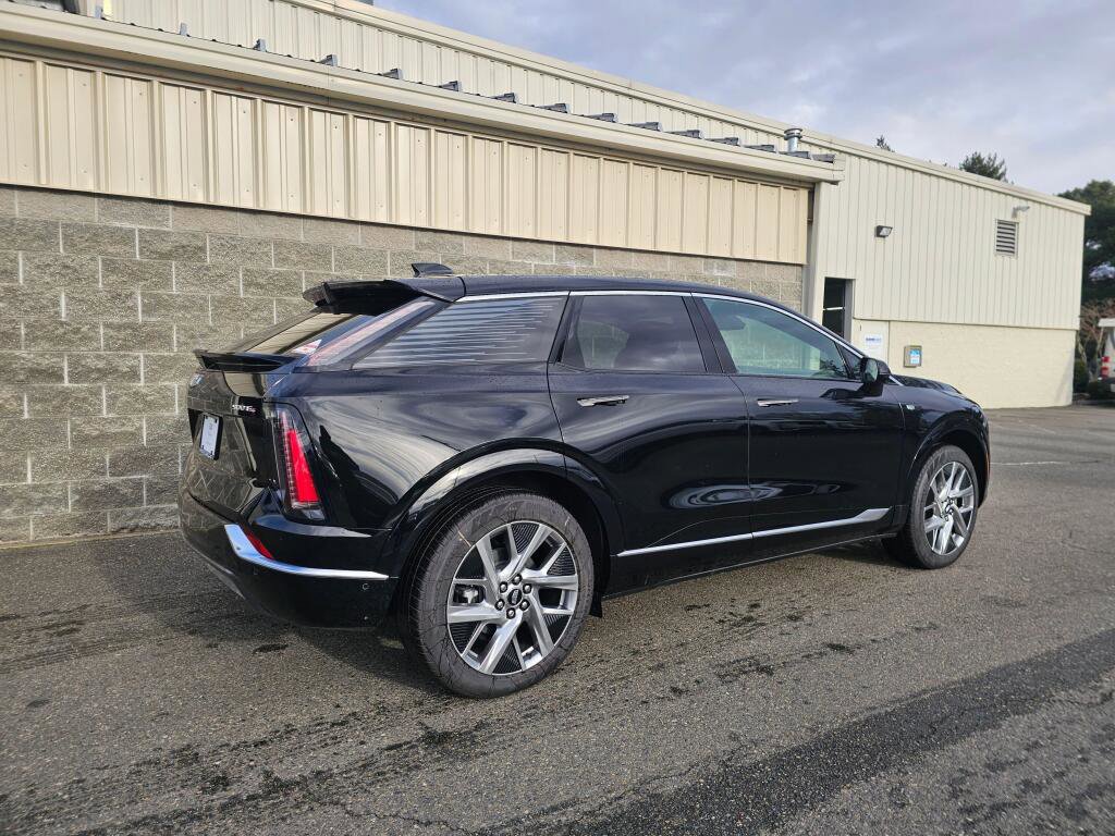 New 2026 Cadillac Optiq Luxury 2 image 9