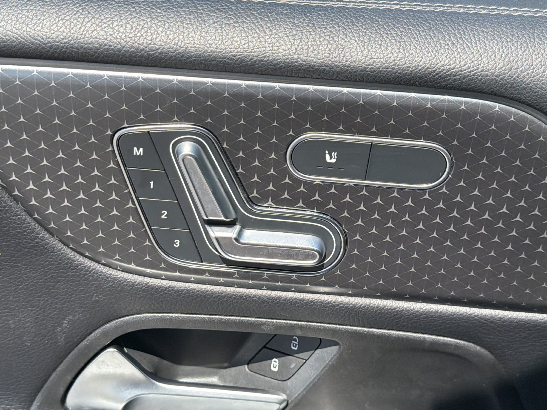 Used 2025 Mercedes-Benz GLB 250 image 19