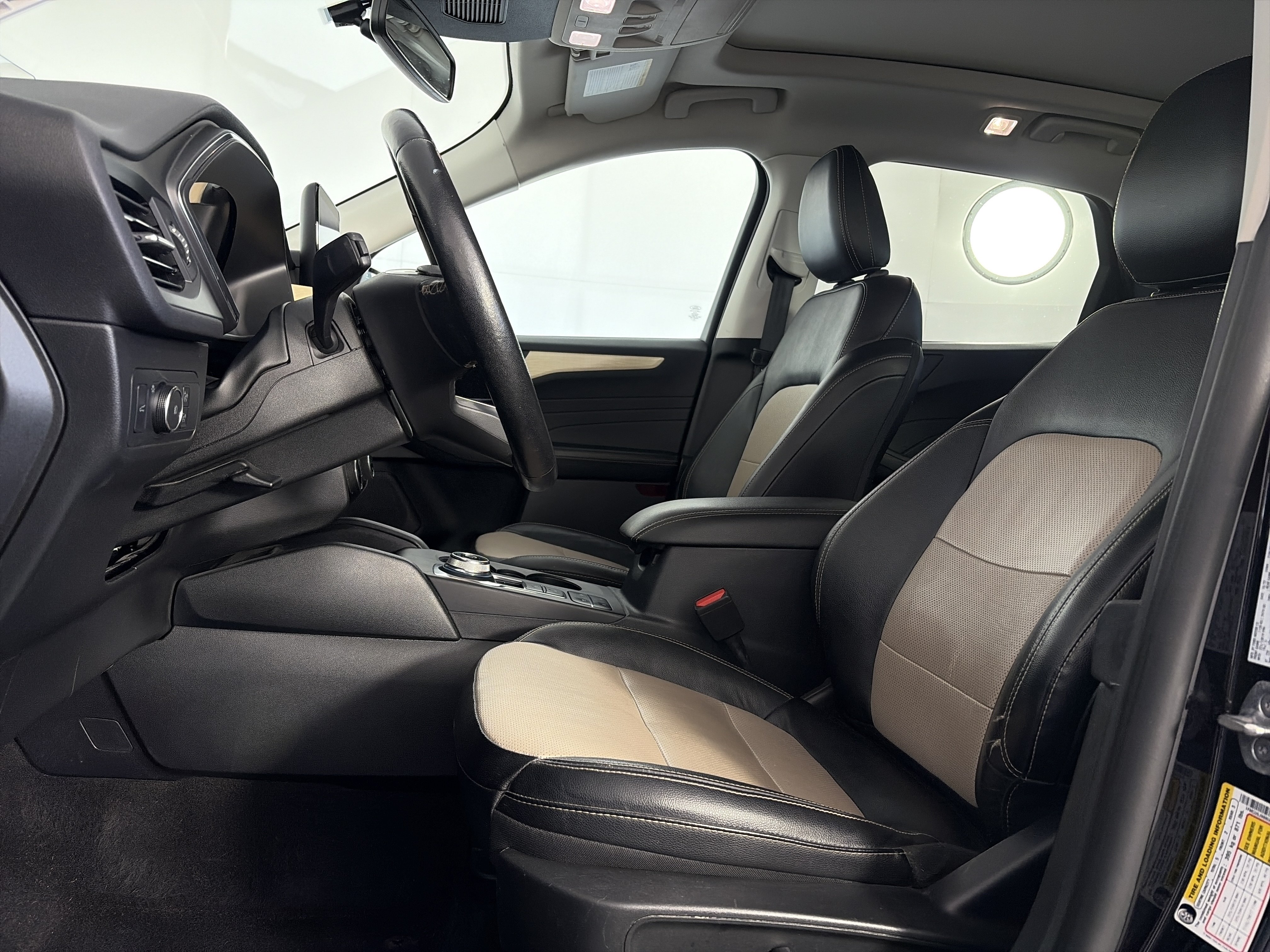 Used 2022 Ford Escape Titanium w/ Titanium Elite Package AWD/4WD image 6