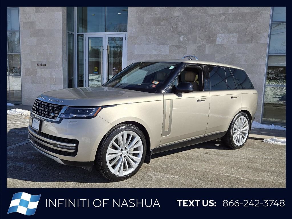 Used 2024 Land Rover Range Rover SE AWD/4WD image 2