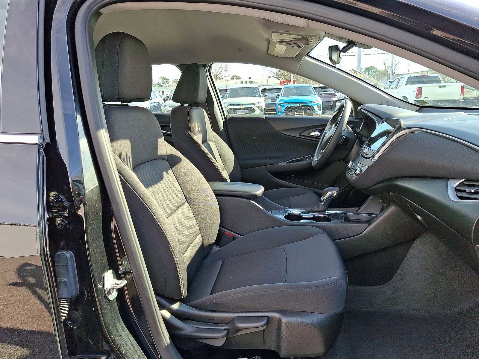 Used 2024 Chevrolet Malibu LT image 32