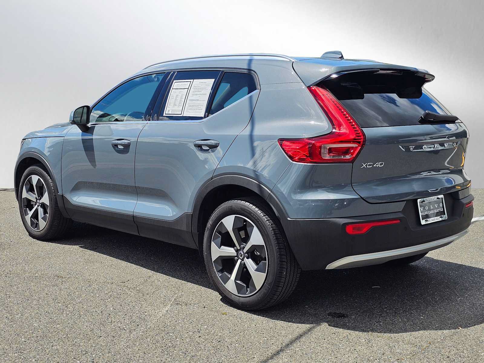 Certified 2023 Volvo XC40 B5 Plus w/ Protection Package Premier AWD/4WD image 5