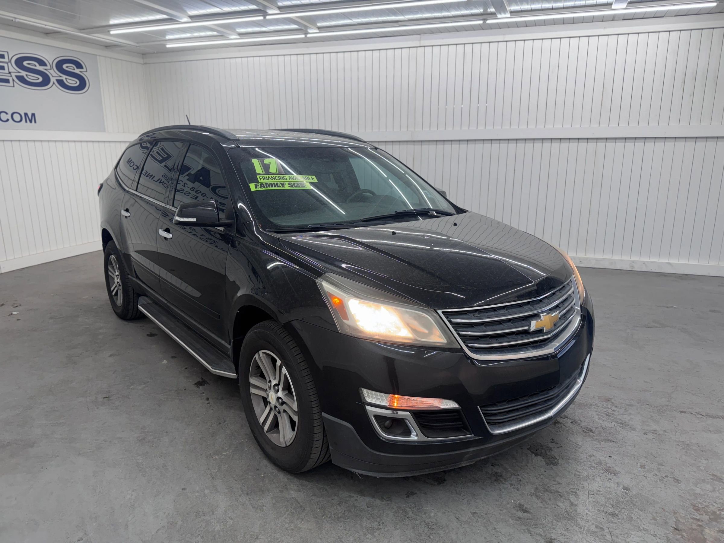 Used 2017 Chevrolet Traverse LT image 3