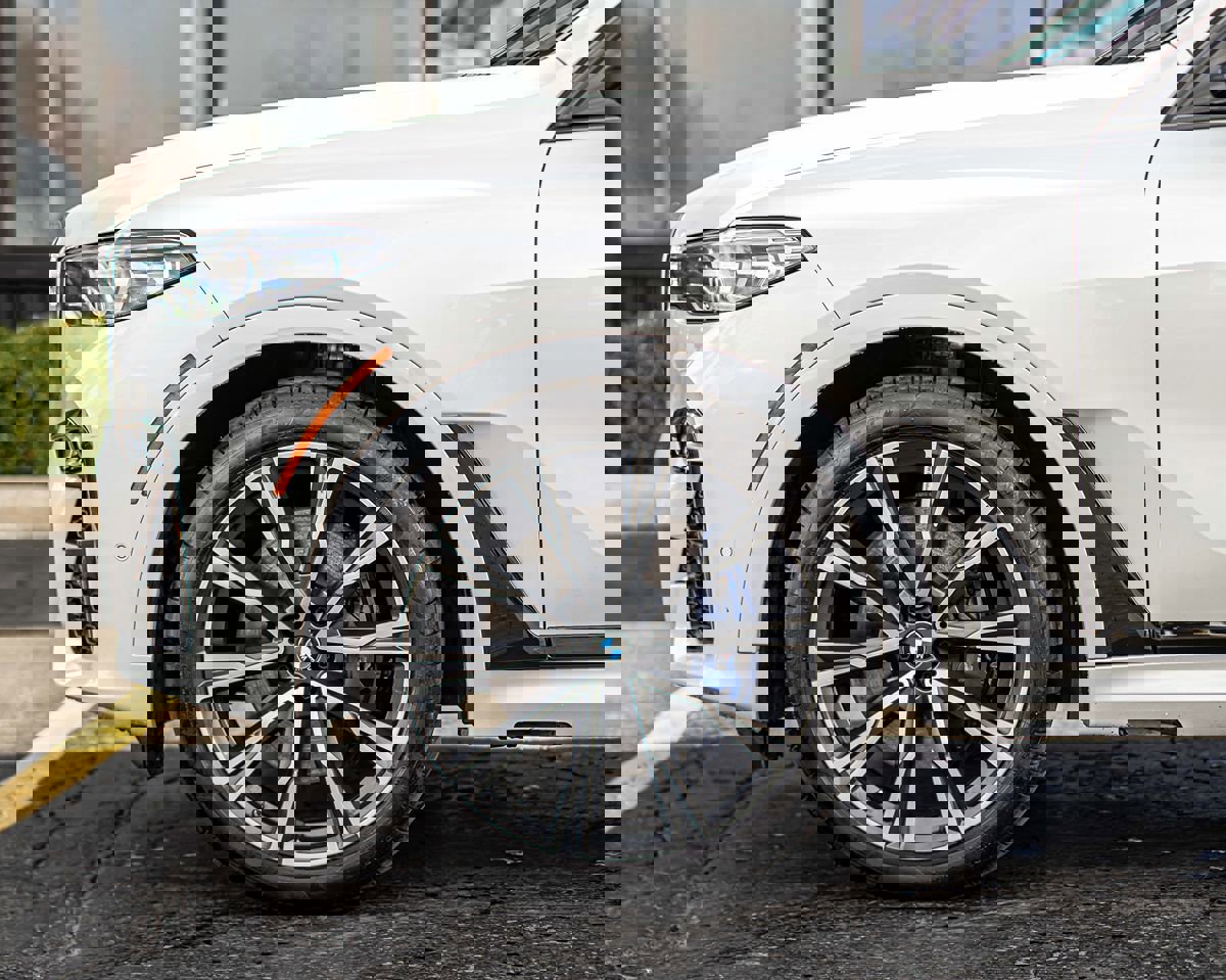 Used 2019 BMW X7 xDrive50i w/ Dynamic Handling Package image 11