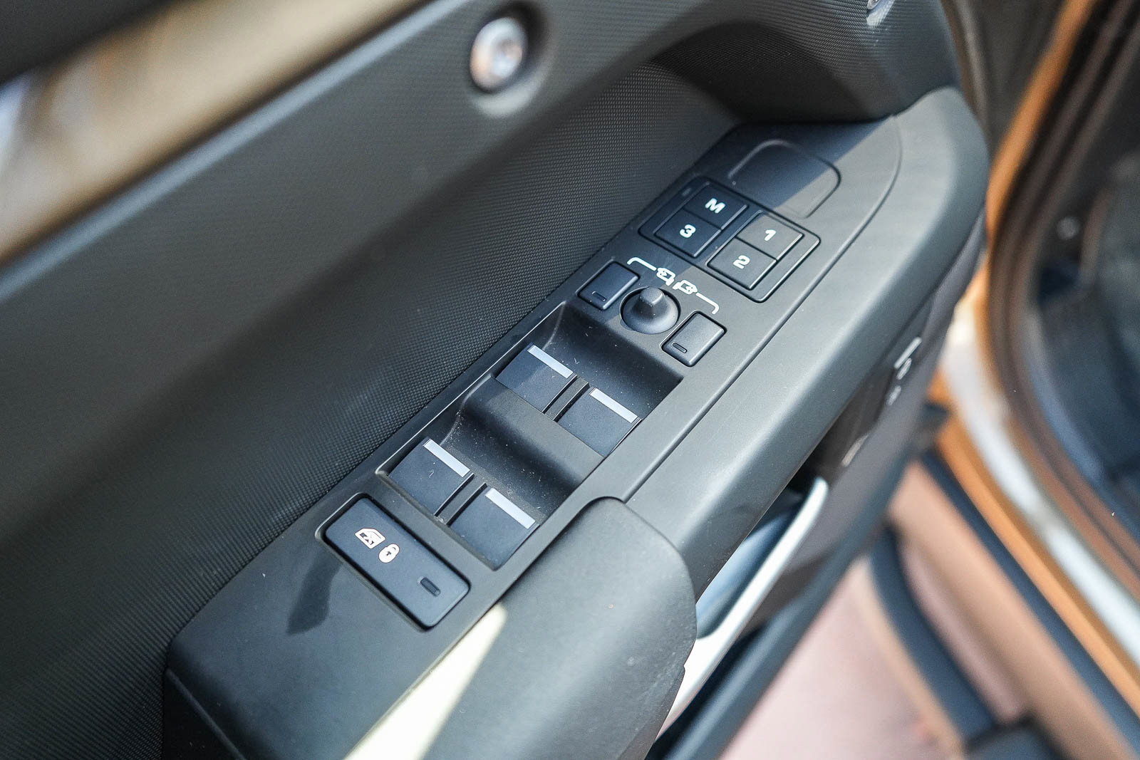 Certified 2025 Land Rover Defender 110 S AWD/4WD image 21