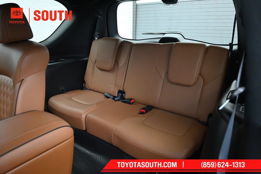 Used 2024 INFINITI QX80 Sensory AWD/4WD image 33