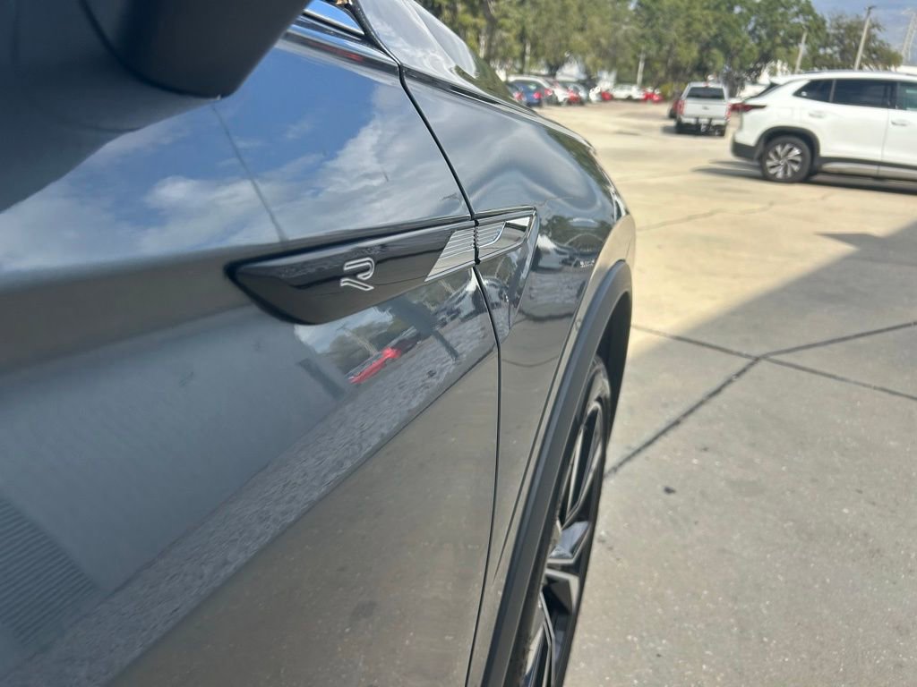 Used 2024 Volkswagen Tiguan SEL R-Line image 37