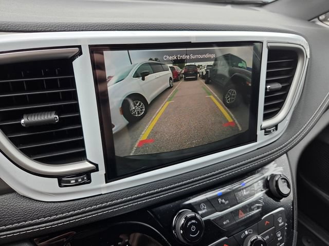 New 2027 Chrysler Pacifica Select FWD image 30