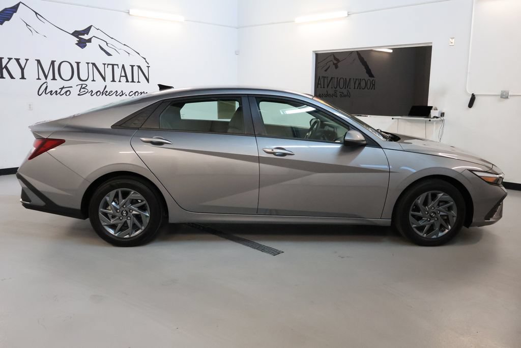 Used 2024 Hyundai Elantra SEL FWD image 8