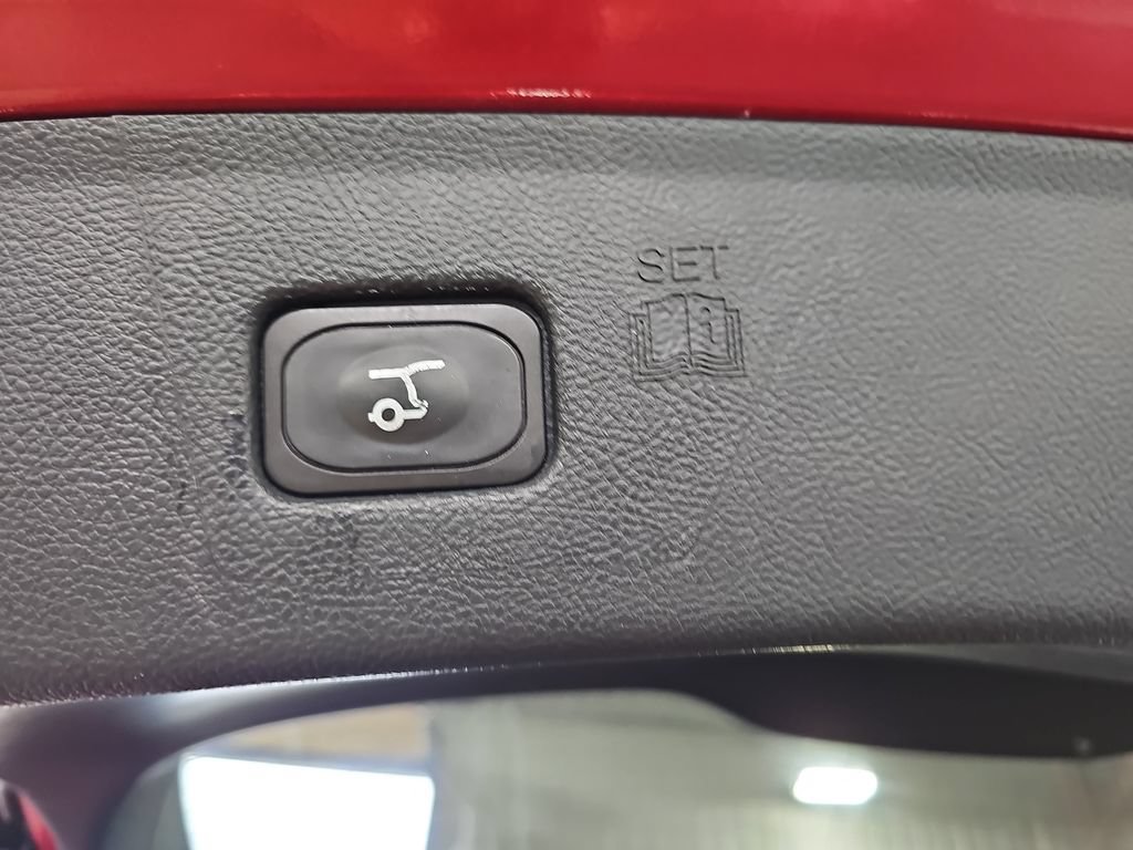 Used 2020 Ford Edge Titanium w/ Equipment Group 301A AWD/4WD image 13