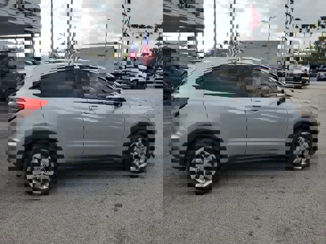 Used 2017 Honda HR-V EX image 8