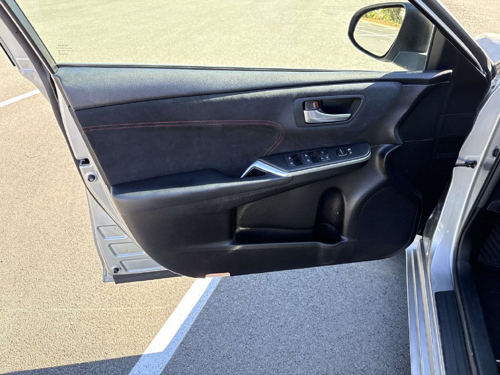 Used 2017 Toyota Camry XSE FWD image 28