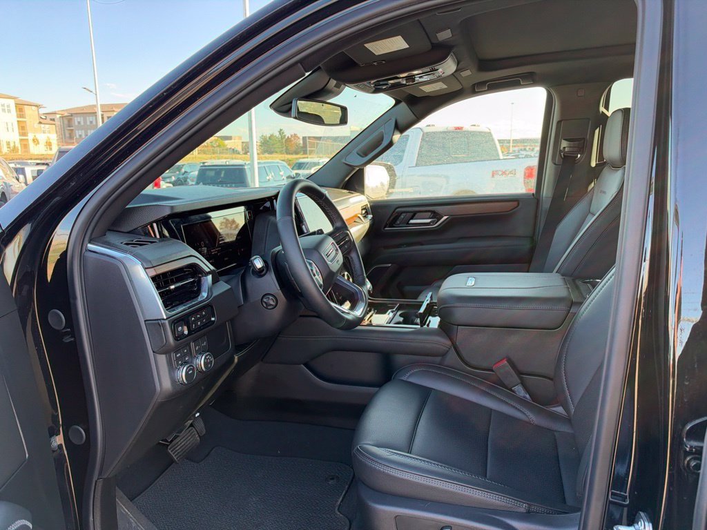 Used 2026 GMC Yukon Denali w/ Sun & Power Step Package AWD/4WD image 9