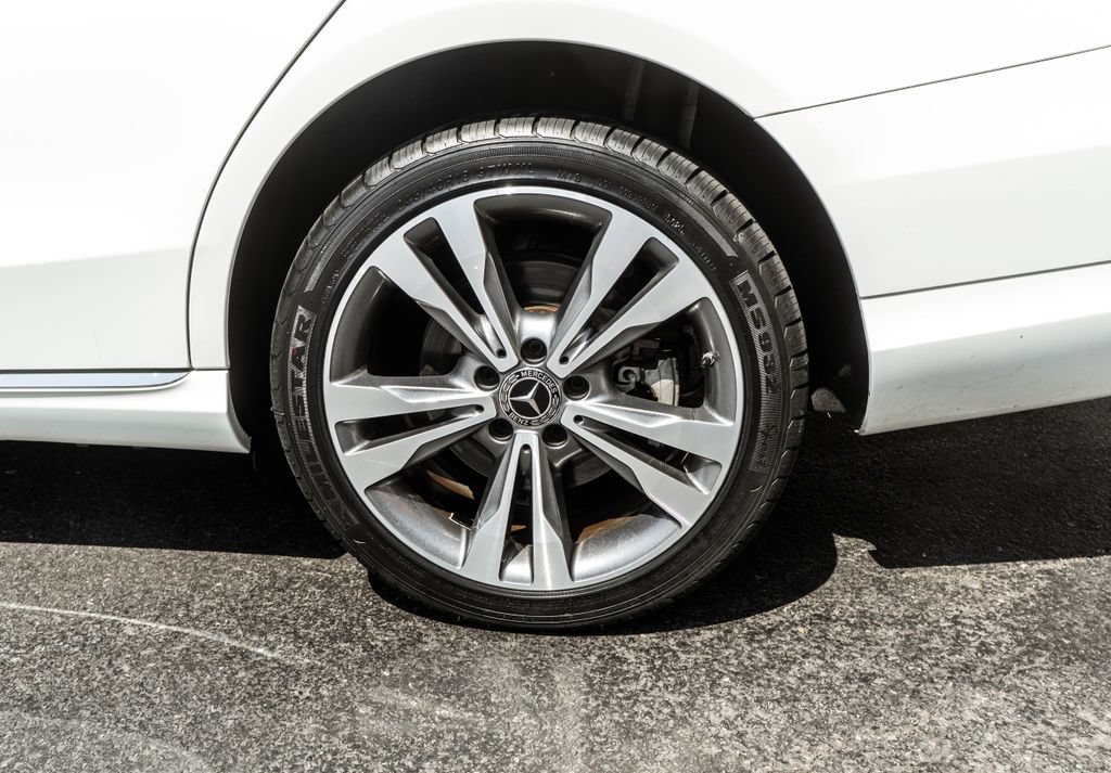 Used 2021 Mercedes-Benz C 300 4MATIC Sedan image 30