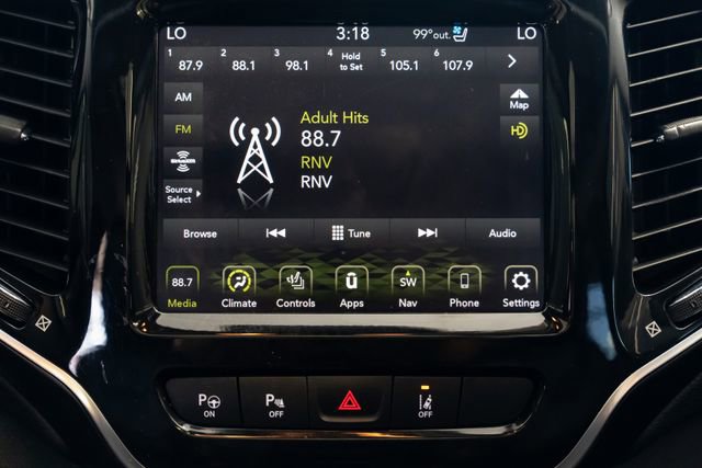 Used 2021 Jeep Cherokee Limited w/ Elite Package AWD/4WD image 13