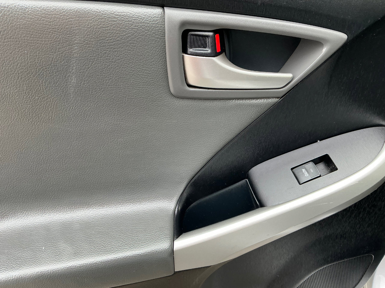 Used 2015 Toyota Prius Two image 15