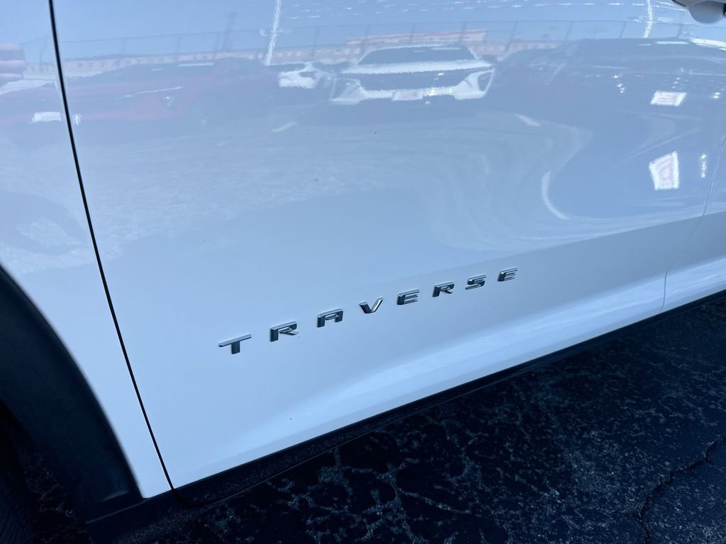 Used 2025 Chevrolet Traverse LT AWD/4WD image 32