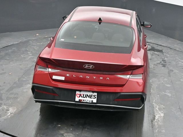 Used 2024 Hyundai Elantra SEL image 40