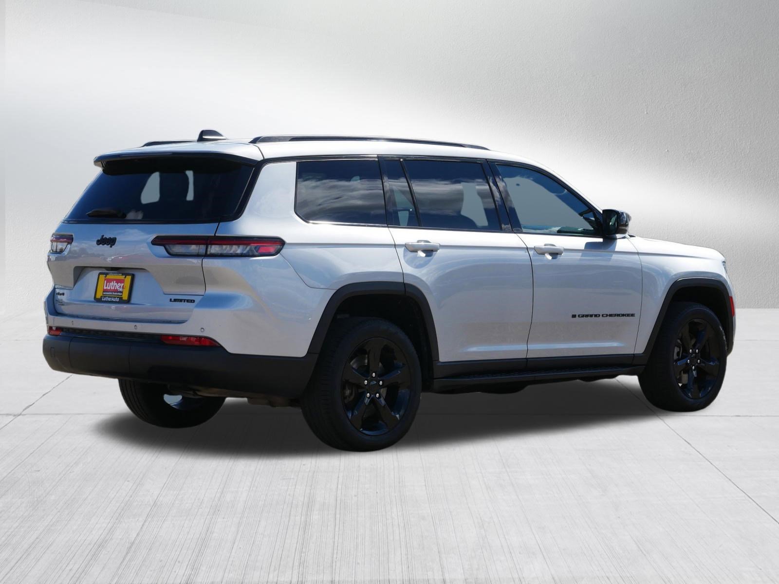 Used 2024 Jeep Grand Cherokee L Limited w/ Black Appearance Package AWD/4WD image 7