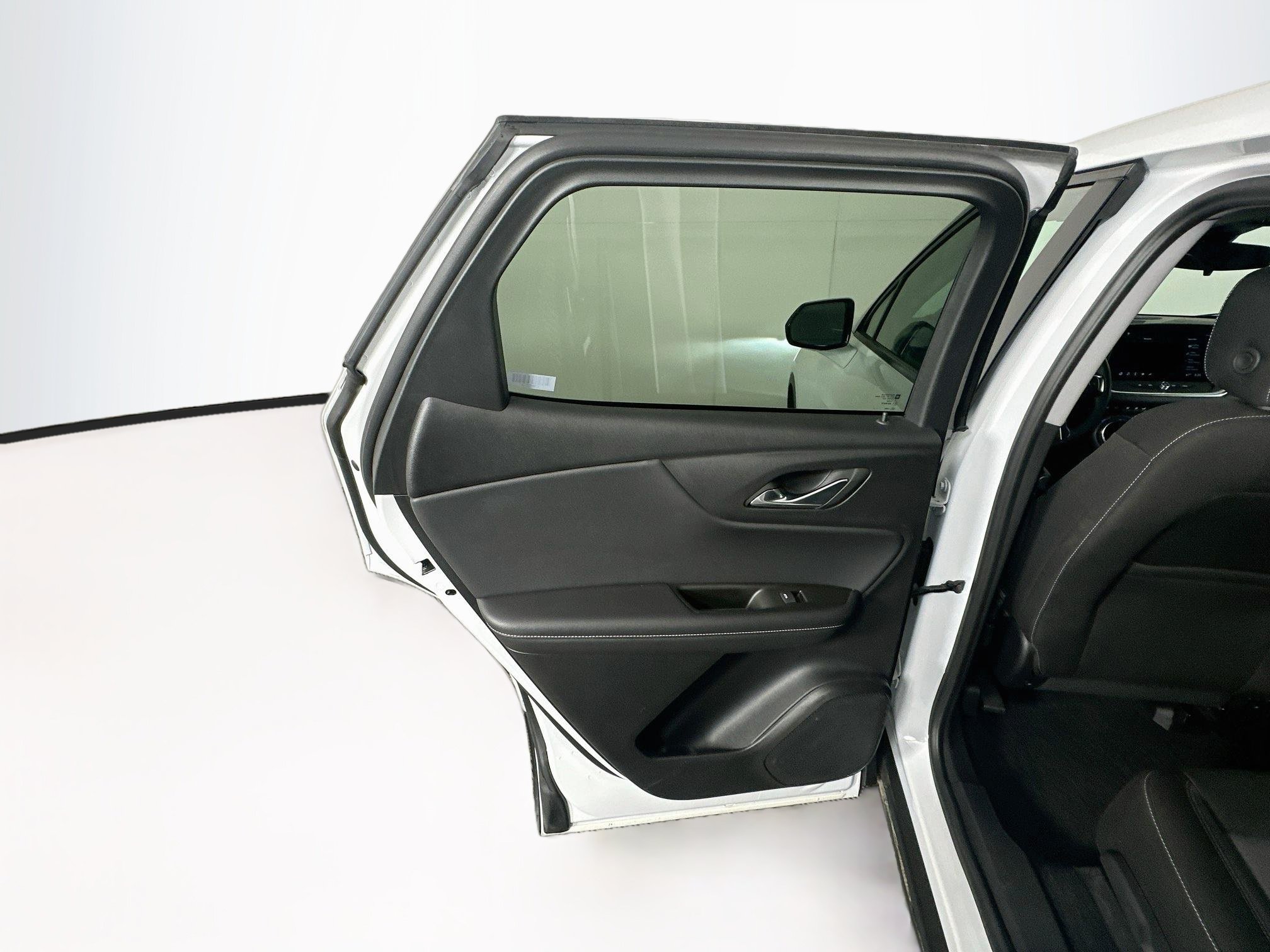 Used 2025 Chevrolet Blazer LT FWD image 24