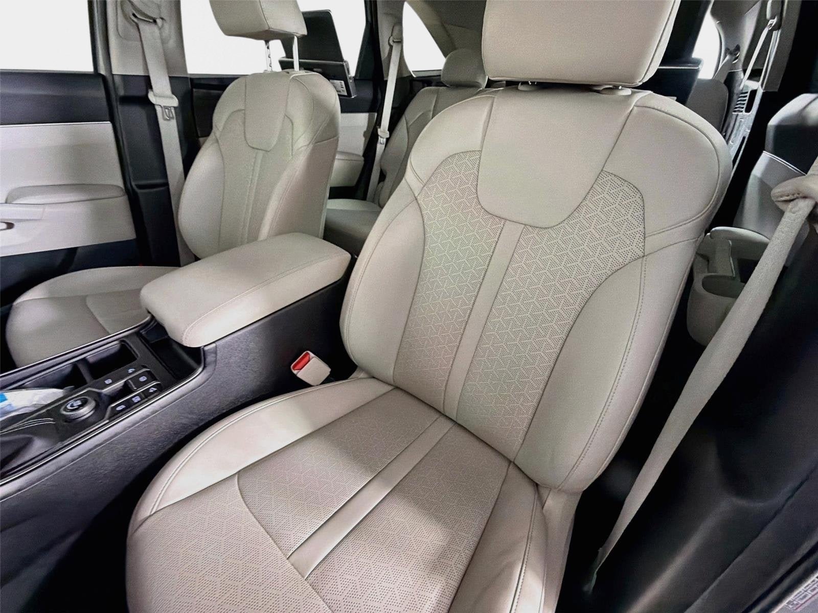 Certified 2022 Kia Sorento EX w/ Panoramic Sunroof Package FWD image 11