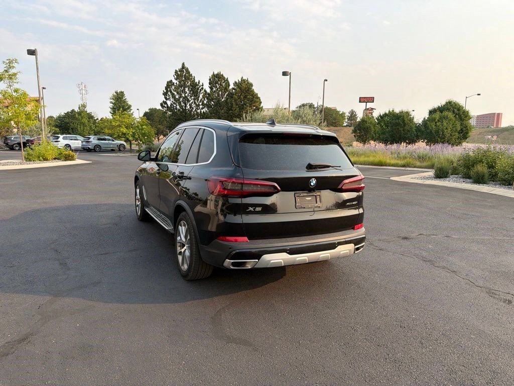Used 2023 BMW X5 xDrive40i w/ Premium Package AWD/4WD image 3