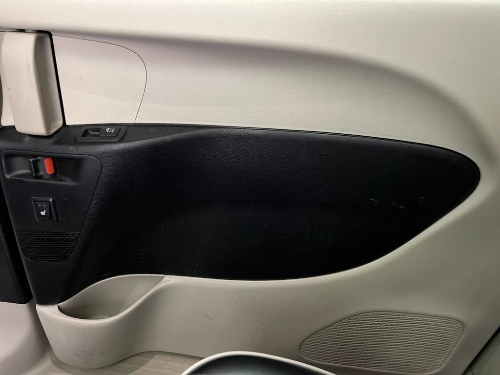 Used 2024 Chrysler Pacifica Limited image 28