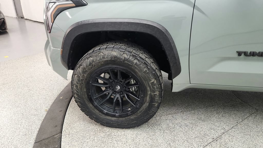 Used 2024 Toyota Tundra Limited AWD/4WD image 31