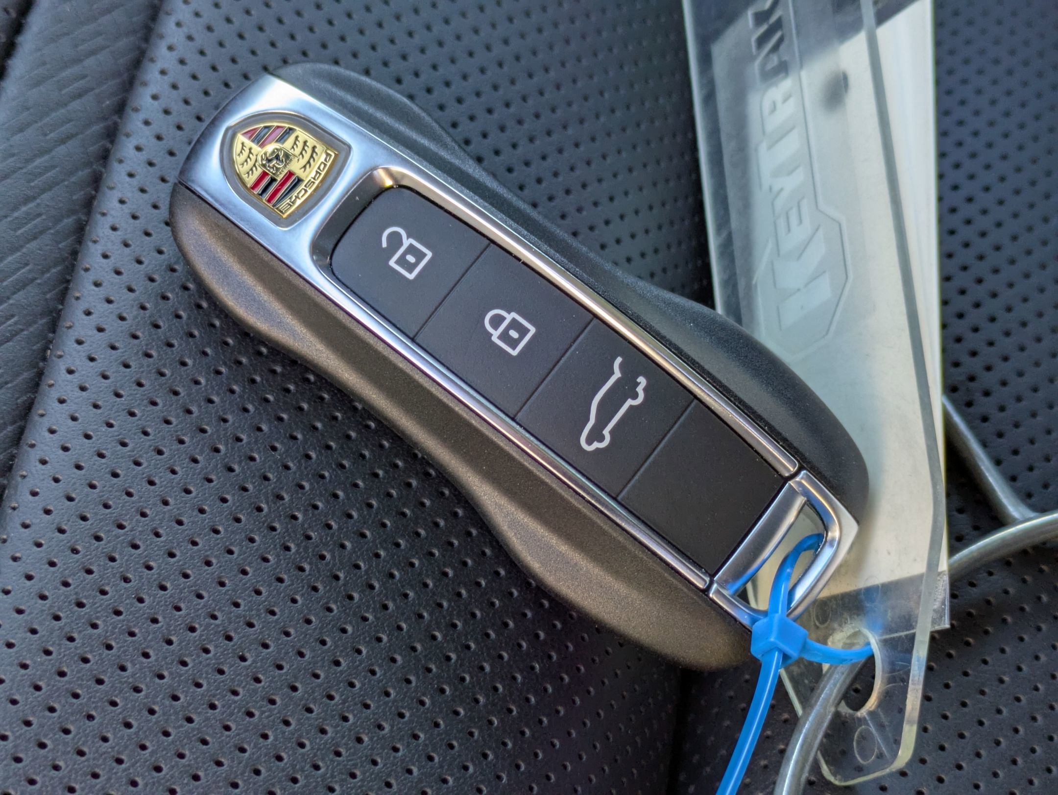 Used 2025 Porsche Cayenne GTS AWD/4WD image 40