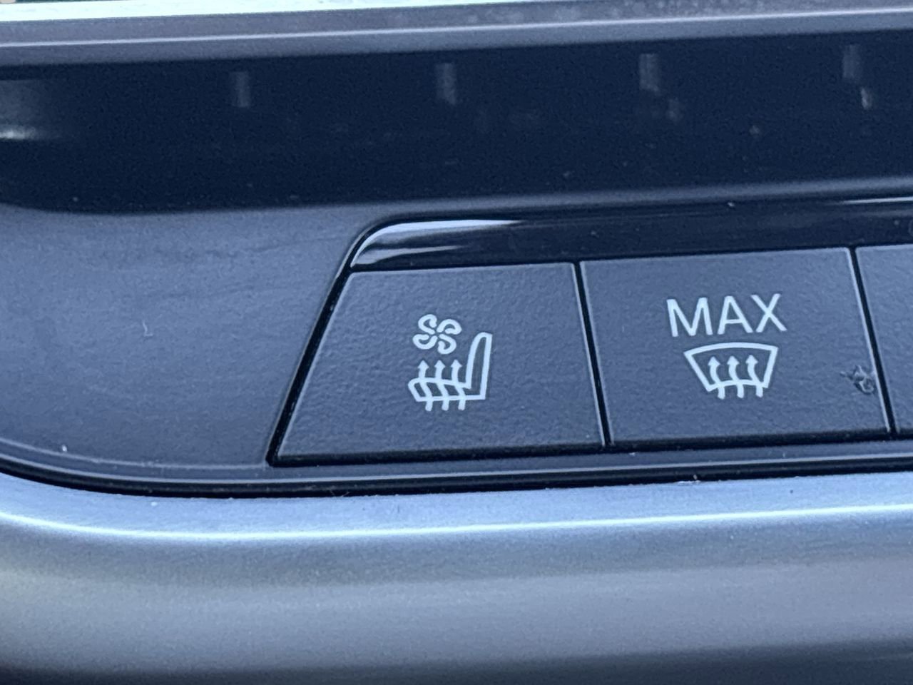 Used 2022 BMW X5 xDrive40i w/ Executive Package image 33