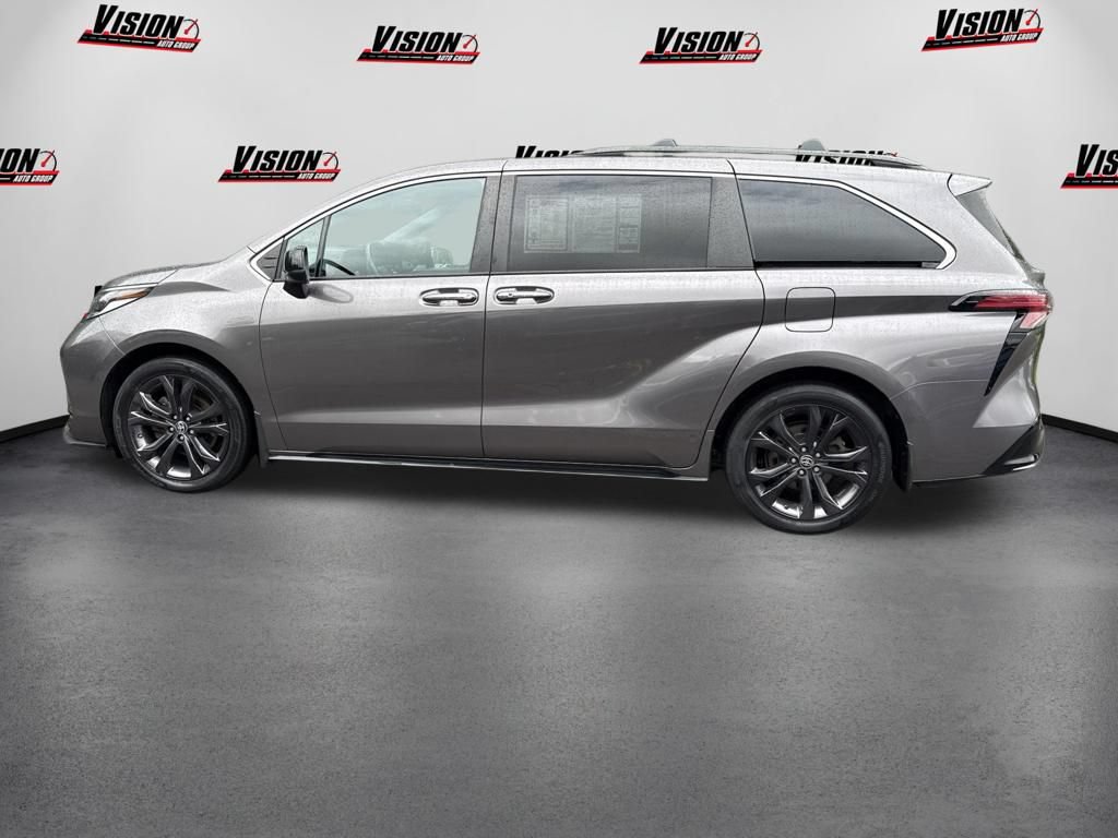Used 2022 Toyota Sienna XSE w/ XSE Plus Package FWD image 8