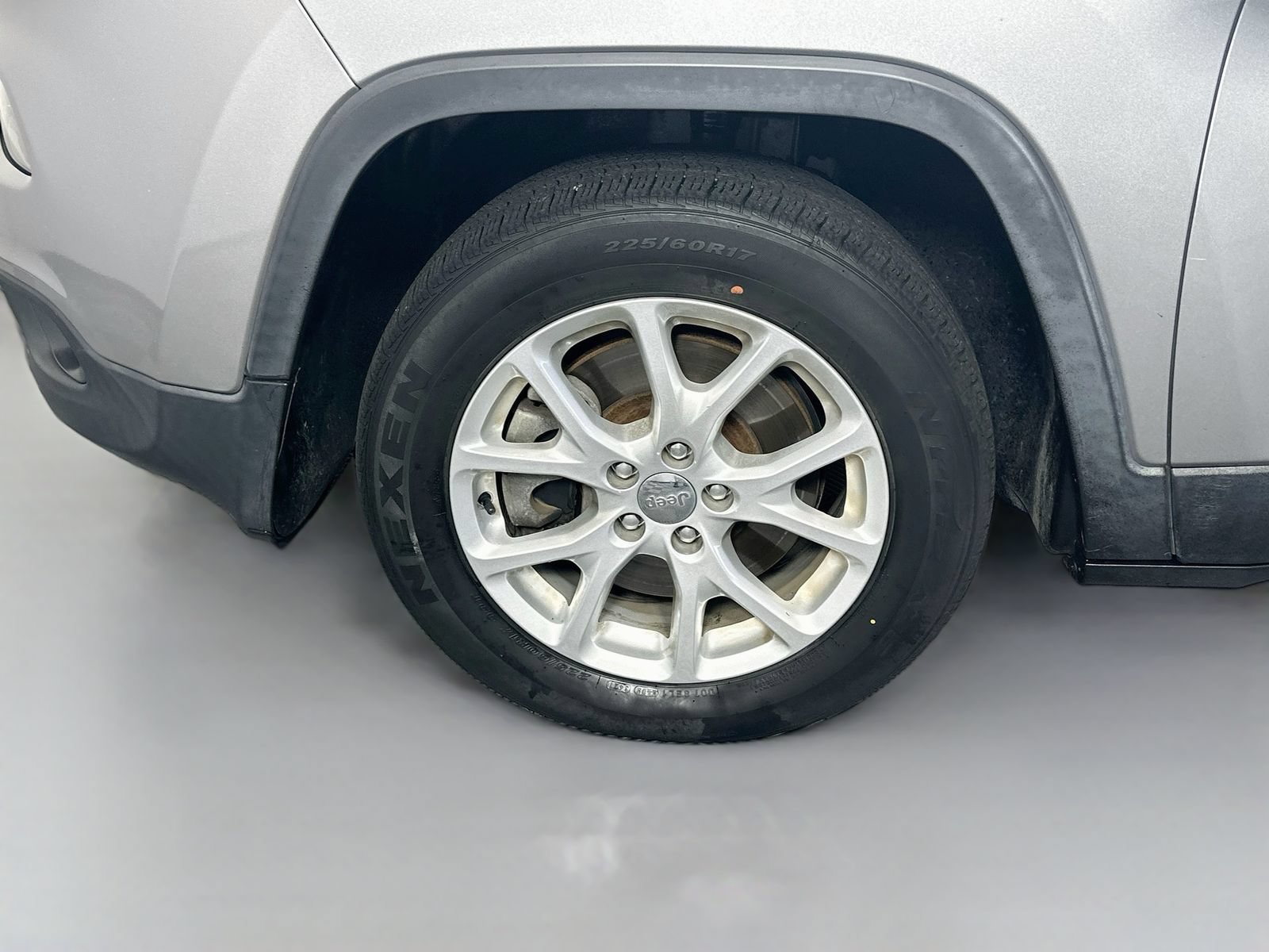 Used 2015 Jeep Cherokee Latitude w/ Cold Weather Group FWD image 28