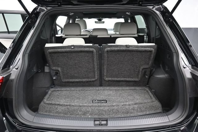 Used 2023 Volkswagen Tiguan SE R-Line FWD image 32