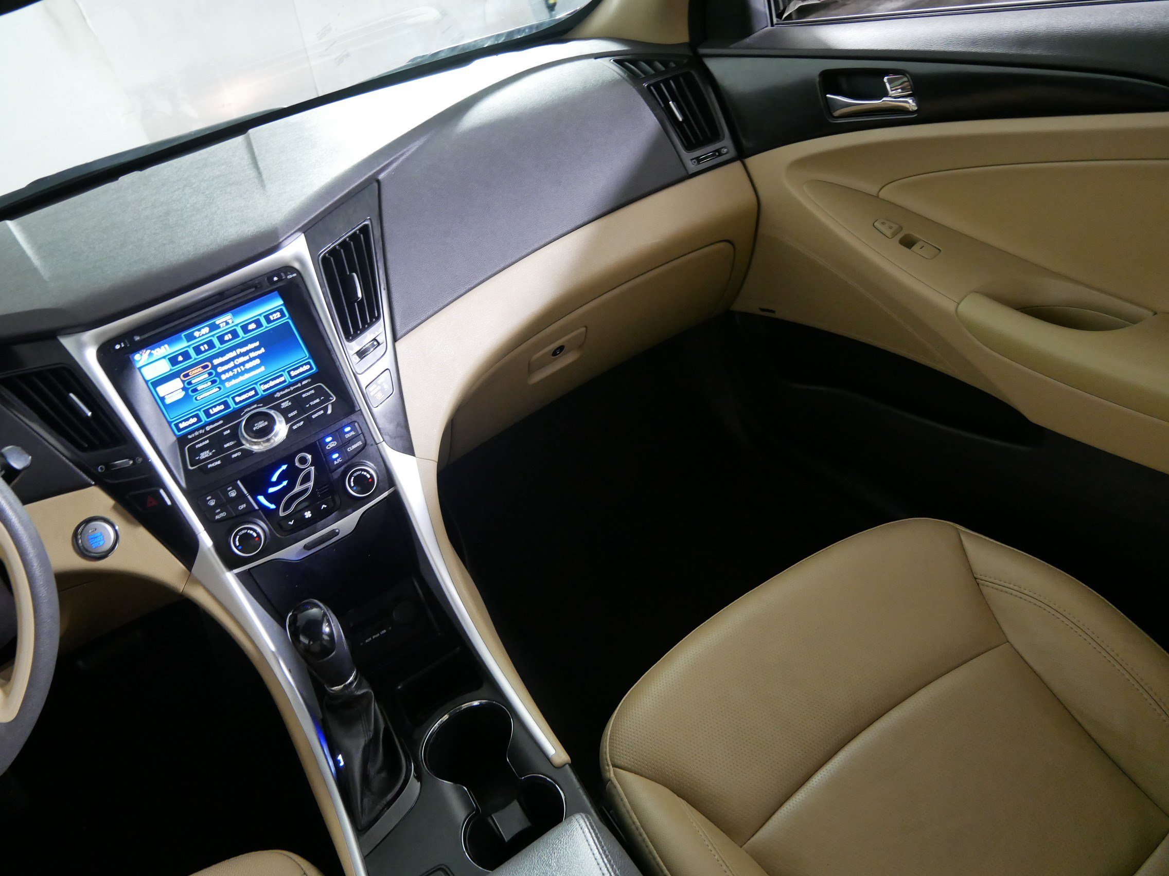 Used 2013 Hyundai Sonata Limited w/ Premium Pkg FWD image 11