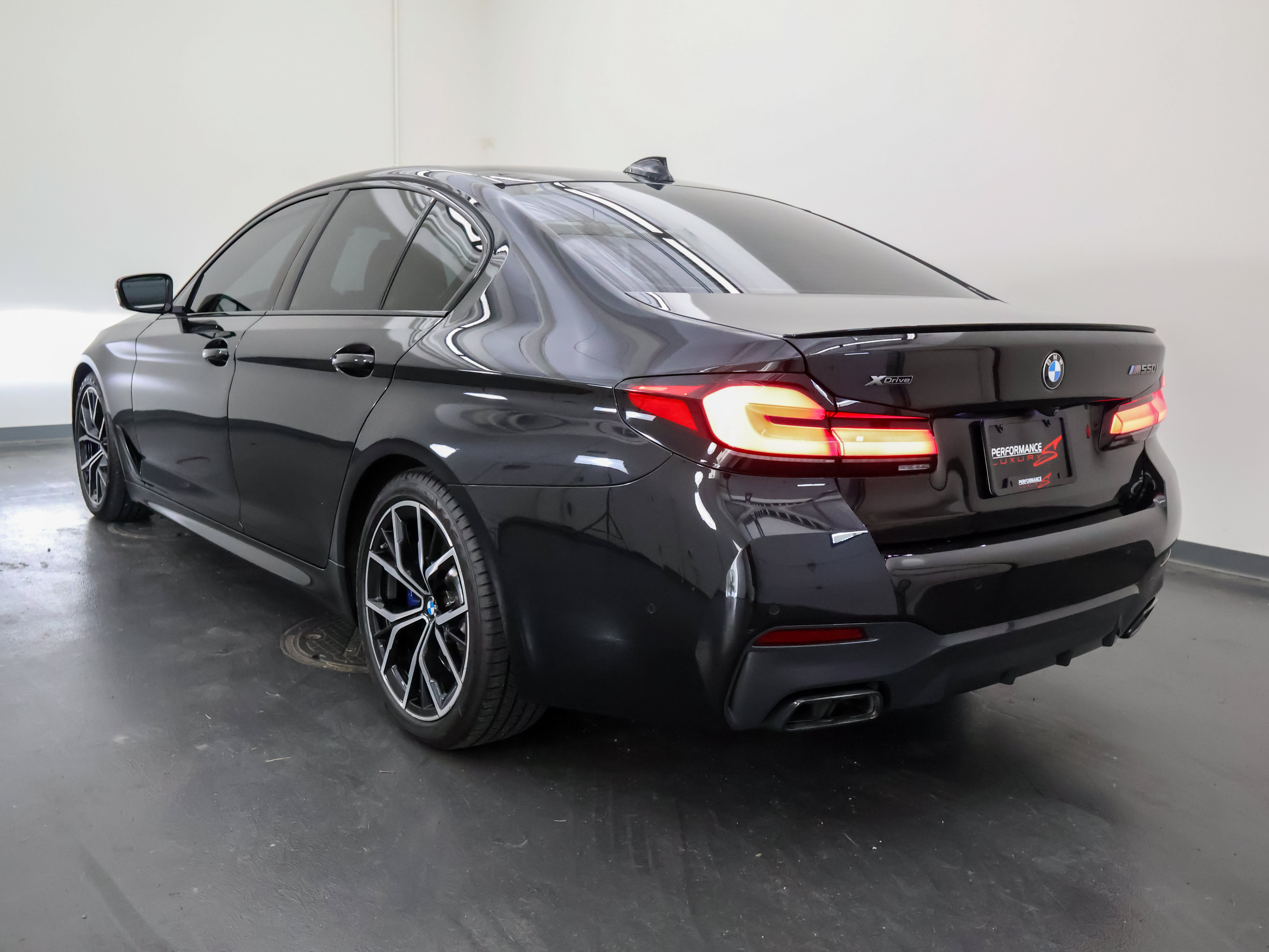 Used 2021 BMW M550i xDrive w/ Executive Package AWD/4WD image 5