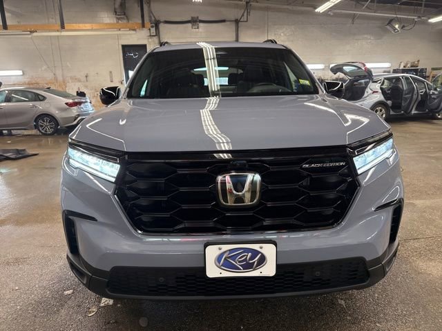 Used 2025 Honda Pilot Black Edition image 2