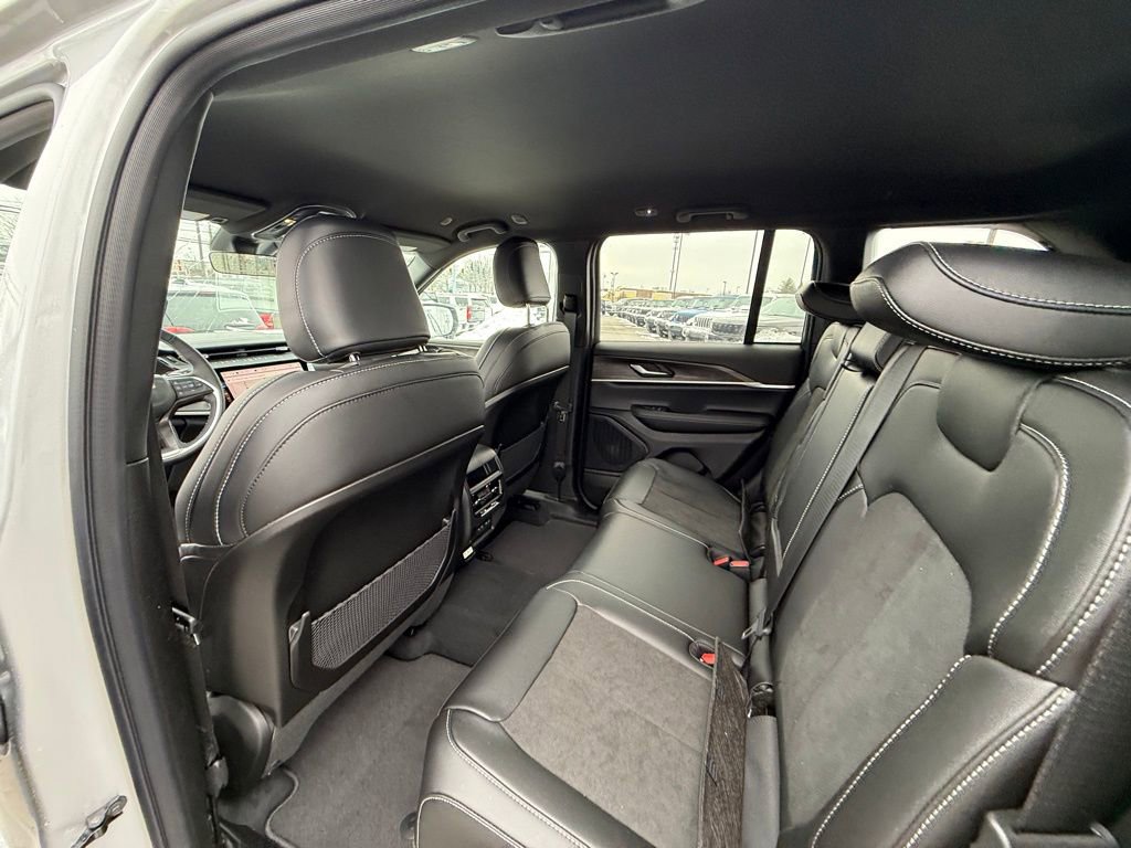 New 2026 Jeep Grand Cherokee Altitude AWD/4WD image 23