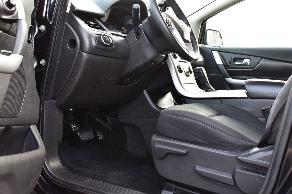 Used 2013 Ford Edge SE FWD image 16