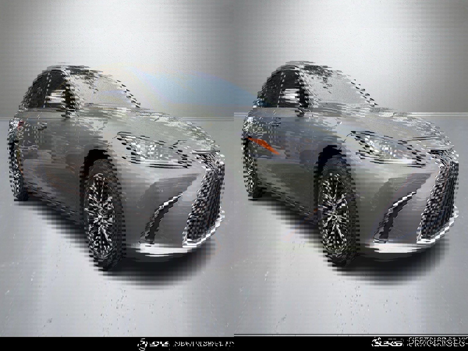 Used 2025 Lexus ES 300h w/ Premium Package image 2