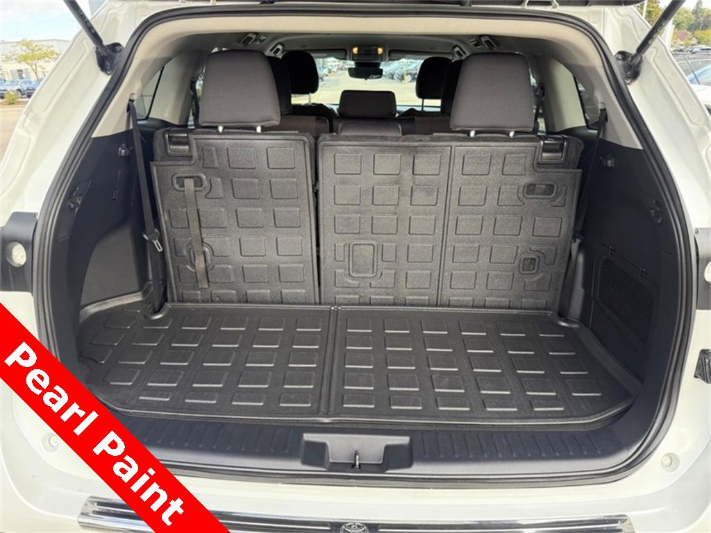 Used 2023 Toyota Highlander L image 14