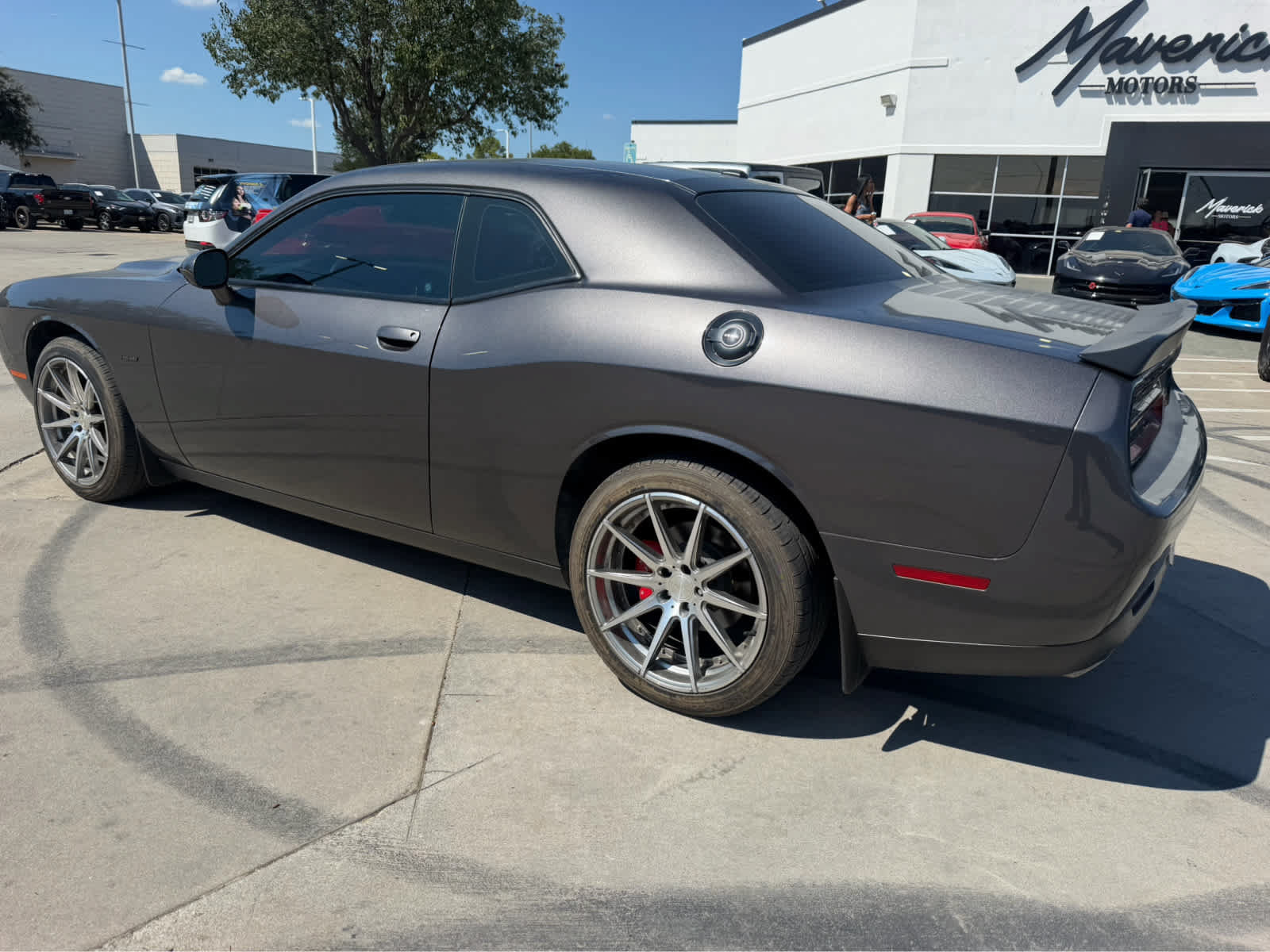 Used 2016 Dodge Challenger R/T w/ Driver Convenience Group RWD image 2