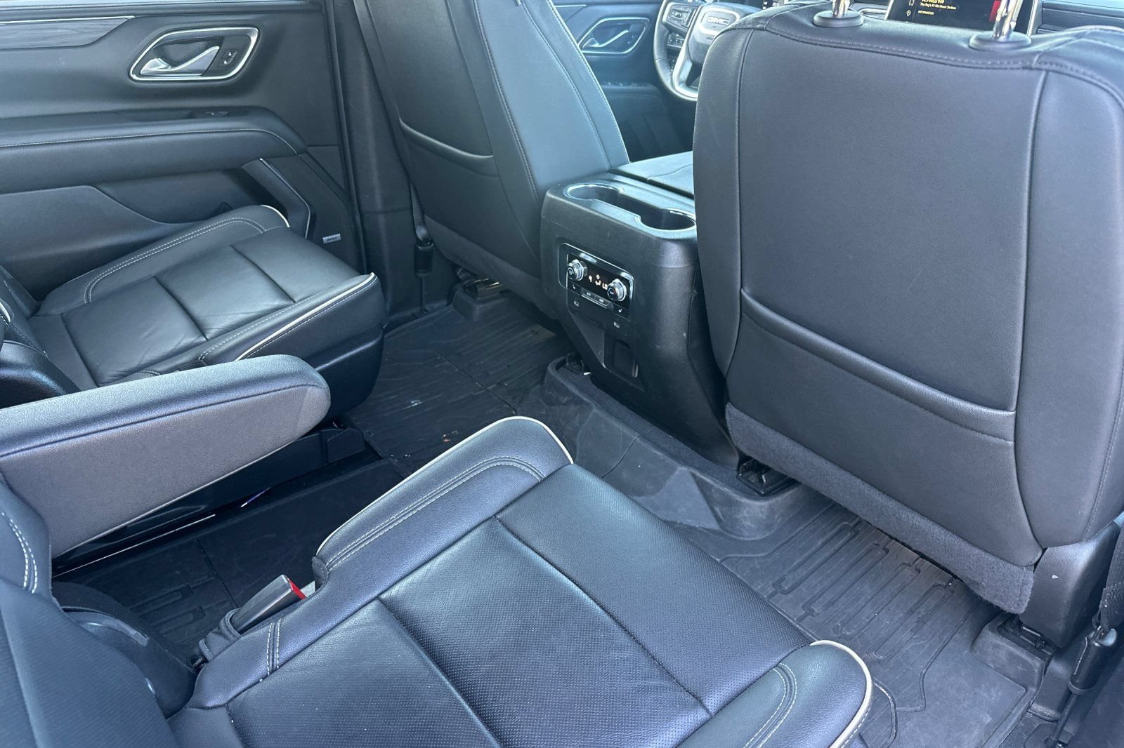 Used 2024 GMC Yukon XL SLT w/ SLT Luxury Package AWD/4WD image 19