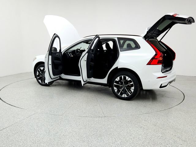 New 2026 Volvo XC60 B5 Plus w/ Climate Package image 12