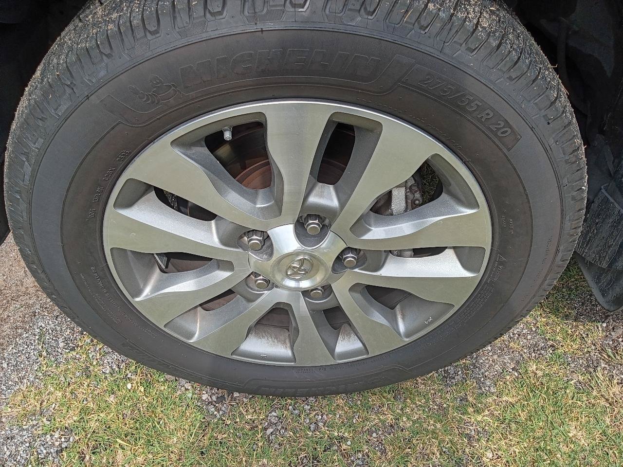 Used 2017 Toyota Sequoia Limited w/ Safety & Convenience Package AWD/4WD image 28