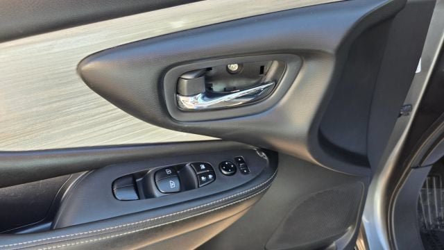 Used 2016 Nissan Murano S AWD/4WD image 10